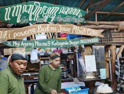 Bakmi Jowo Mbah Gito: Sensasi Mi Rebus Legendaris di Bekas Kandang Sapi yang Bikin Jogja Selalu Dirindukan