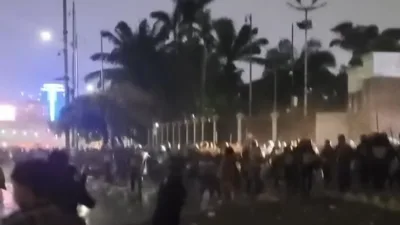 Demo 27 Agustus 2026 Ricuh: Massa Jebol Pagar, Bakar Ban, Water Cannon Dikerahkan