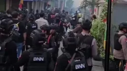 Kampung Bahari Digerebek BNN, Bos Gendut dan Jaringan Narkoba Ditangkap, Polisi Terluka