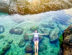 Pantai Wediombo Gunung Kidul: Hidden Gem Eksotis untuk Liburan & Surfing